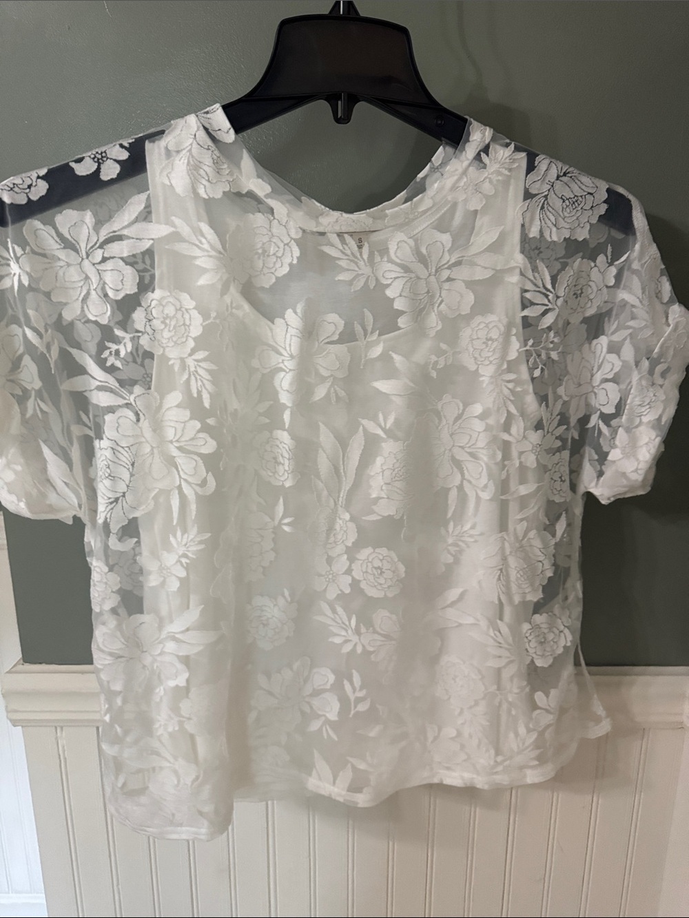 Amber SHU Women's White Floral Sheer Short Sleeve Blouse Small